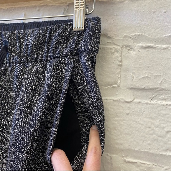 Lululemon || On The Fly Pant 28" Feathered Jacquard Black White 4 - Picture 3 of 9